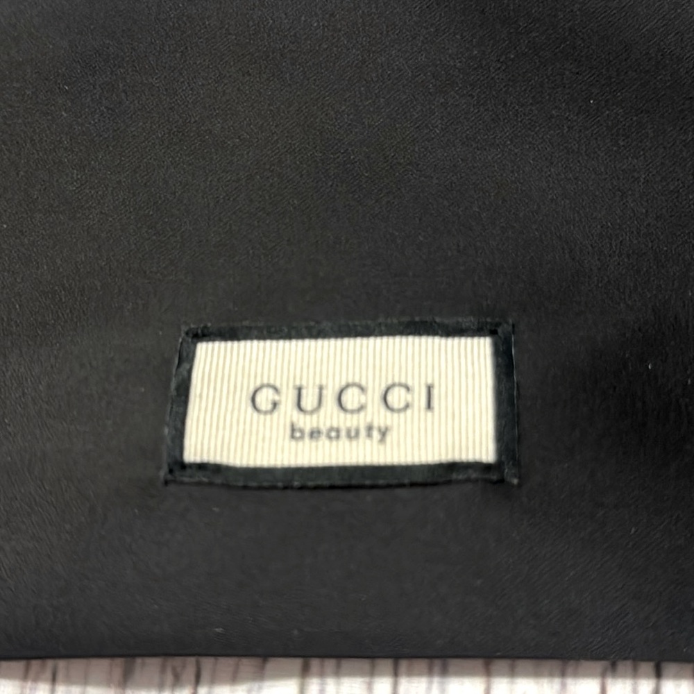 Gucci beauty  satin makeup bag - Picture 2 of 6